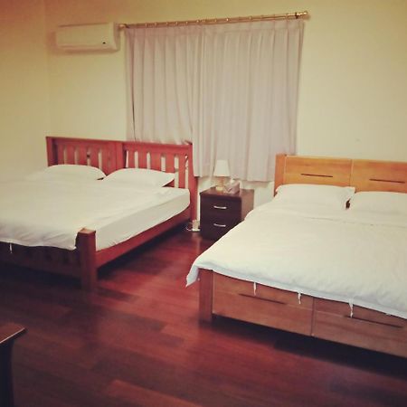 Manor Apartment Хули Екстериор снимка