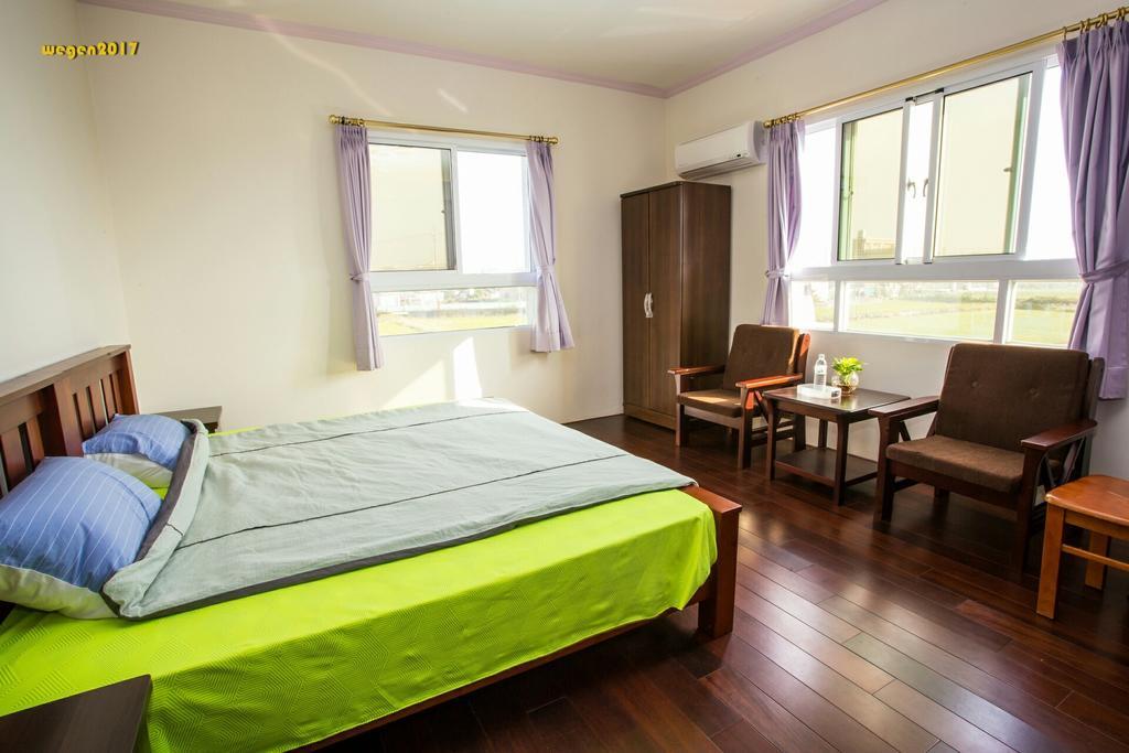 Manor Apartment Хули Екстериор снимка