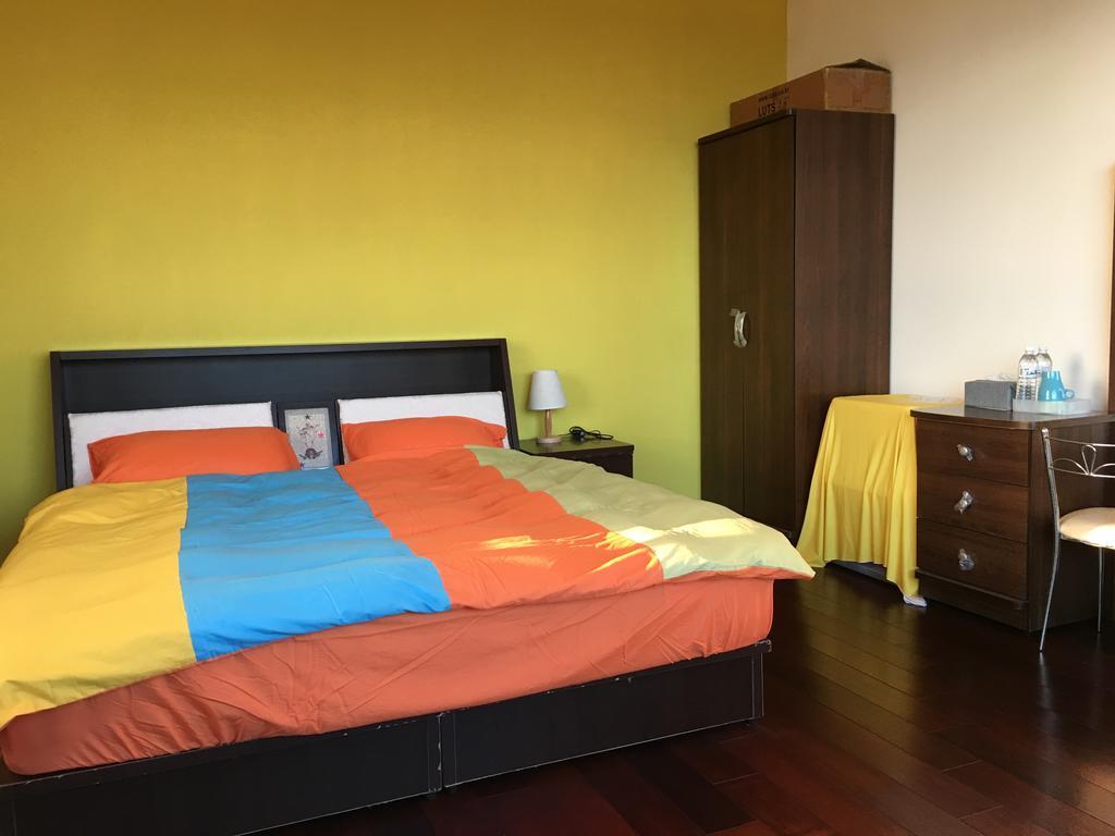 Manor Apartment Хули Екстериор снимка
