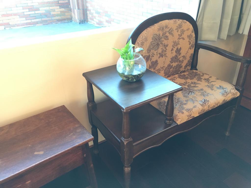 Manor Apartment Хули Екстериор снимка
