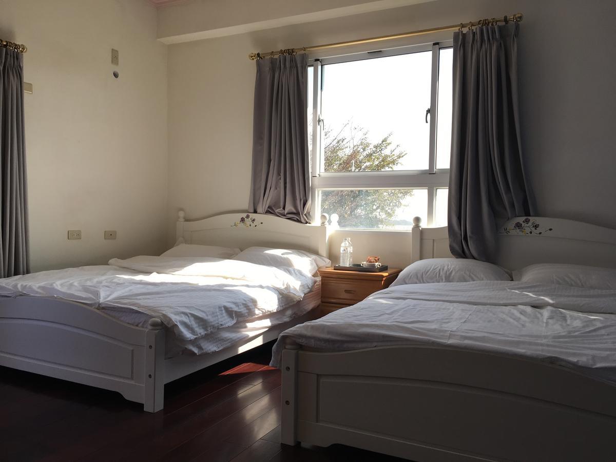 Manor Apartment Хули Екстериор снимка